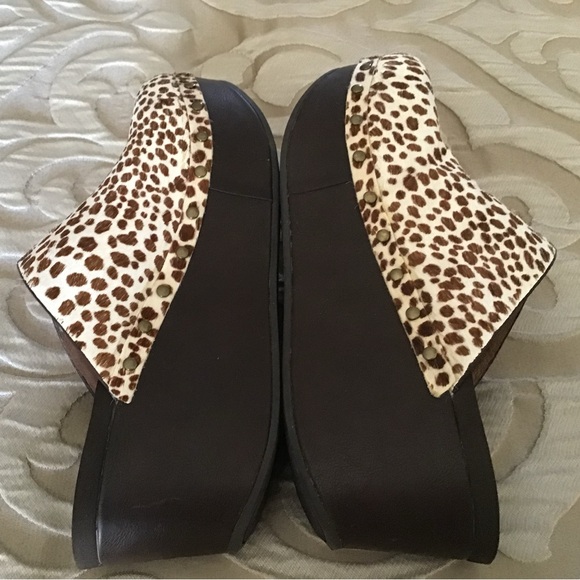 Yellow Box Leopard Print Mules - Picture 3 of 10